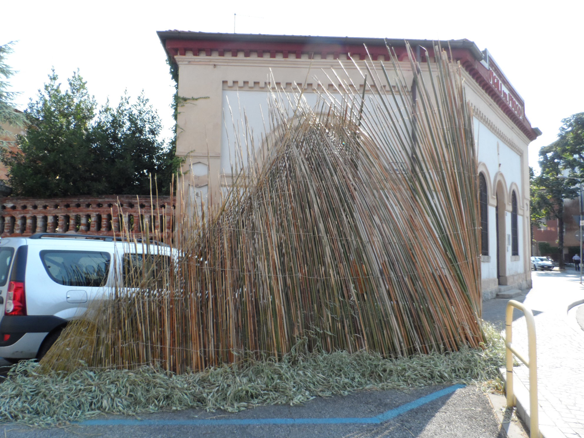 L'installazione di canne di bambù come appariva a Udine